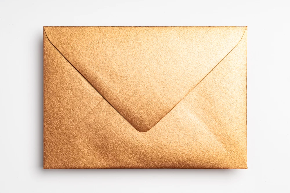 Envelop Metallic Brons Glimmend