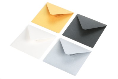 Metallic enveloppen in de kleuren: goud, zilver, zwart en wit